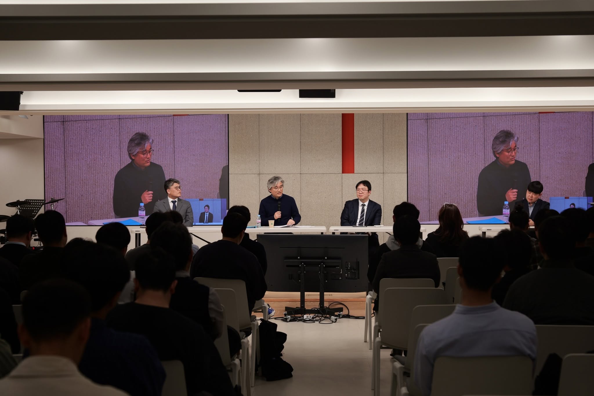 선교적 성경해석학 컨퍼런스의 발표자 토론 현장